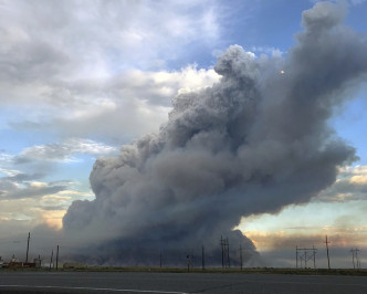 美國多處至今已發生逾百場山火。AP
