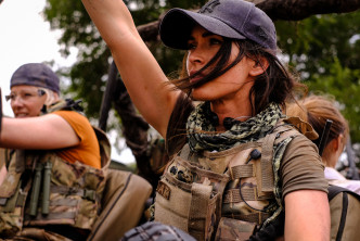 以雇佣兵形象示人的Megan Fox依然魅力十足。