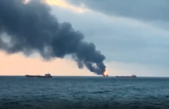 黑海有2艘燃料船起火。网上图片