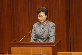 林鄭月娥到立法會出席答問大會。