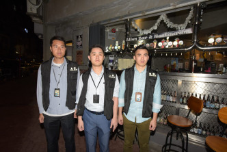警员于大埔仁兴街一间酒吧检获共约80克怀疑大麻。