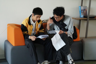 君如开心跟一班后辈合作，包括电影导演及编剧尹志文及演少年苏桦伟的冯皓扬。