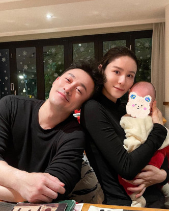 林峯與張馨月於2019年宣佈結婚，二人育有一女。