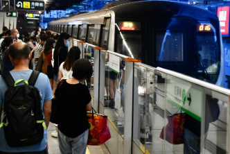港铁指，香港爆发新一波疫情，对经营环境造成影响。