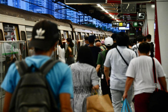港铁指，香港爆发新一波疫情，对经营环境造成影响。