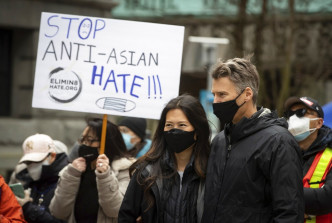 温哥华有反对种族歧视集会。AP图片