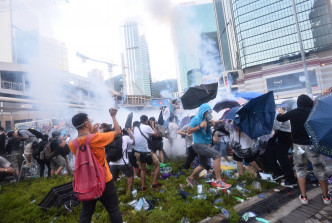 梁振英說2014年佔中示威者沒有這麽多暴力行為。資料圖片
