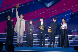 《季前賽》是個關於街頭籃球為故事，劇中主演姜濤、陳卓賢、193、梁業簡介新劇。
