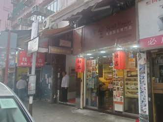 糖水店內的收銀機遭賊人撬毀｡