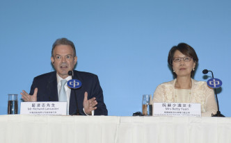 首席執行官藍凌志 (左)，集團總監兼副主席阮蘇少湄(右)。 資料圖片