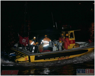 消防快艇趕往現場海面協助搜救。資料圖片