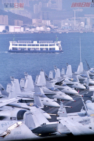 「史坦尼斯號」航母戰鬥群2000年訪港，是當年回歸以來後最大規模的一次。資料圖片