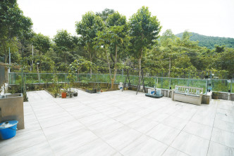 花園面積約1148方呎，有足夠位置去擺放戶外桌椅及盆栽等。