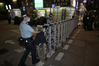 油麻地碧街、東安街、廣東道及登打士街的部分範圍圍封。