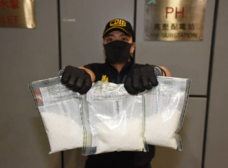 海关检获共重约1公斤的怀疑氯胺酮，估计市值约54万元。