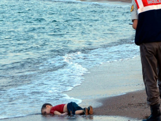 叙利亚3岁男童偷渡溺亡。ap资料图片