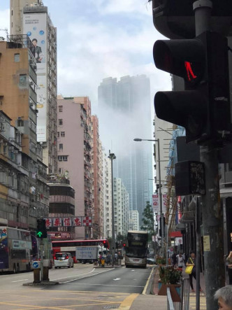 中午的红磡都有薄雾。网民Eddie Wong图片