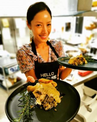 蔣怡於14年赴倫敦修讀藍帶廚藝學校，並以最高榮譽畢業。近年入讀中華廚藝學院學埋煮中餐。