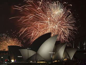 雪梨每年都会举行除夕倒数及跨海大桥烟火汇演。AP