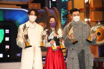 胡鴻鈞、菊梓喬、周柏豪分奪最受歡迎男女歌手獎。
