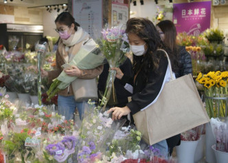 花墟買花市民要在人群穿插。