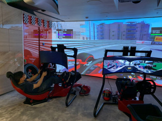 除了项目模型外，售楼处提供实景互动赛车模拟游戏，让睇楼客体验。此游戏将在项目会所内提供。
