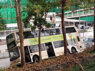 涉事巴士。香港突發事故報料區fb/網民工友‎圖