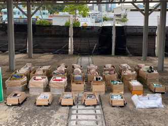 行動中檢獲的走私貨物，市值共約526萬港元。警方圖片