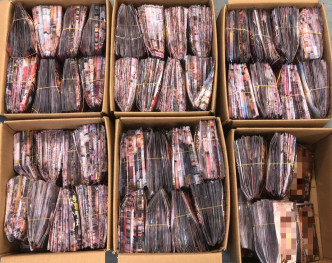 警方搜獲並檢取超過3000張淫褻光碟。警方圖片