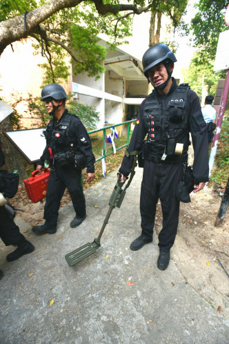 警方已将5枚手榴弹引爆。