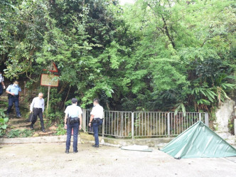 警員登山調查。