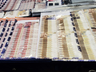 警方檢獲旳偽鈔主要滙豐2010年版鈔票。