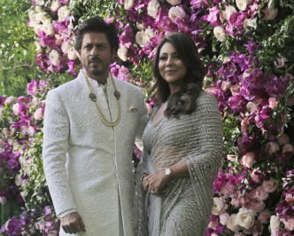 寶里活男影星Shah Rukh Khan及其妻子。AP