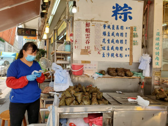 姓张东主指昨日刚来了数10箱糭。