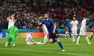 邦路斯為意軍追和1:1，而且創下歐國盃決賽最老入球球員紀錄。Reuters