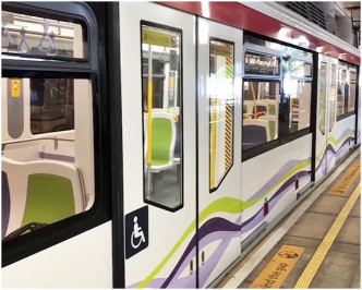 港鐵提醒，麒麟站的乘客可前往兆康站乘搭輕鐵。資料圖片