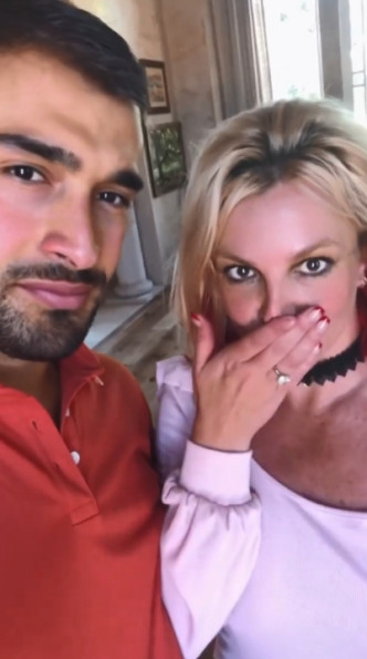 Britney被求婚好開心。
