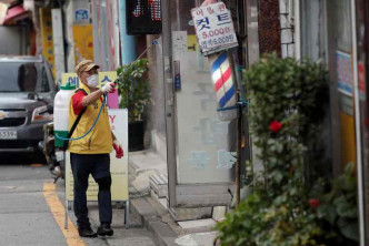 南韩加强防疫措施。AP