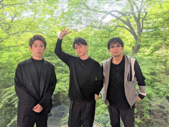 （左起）Taka、佐藤健与导演大友启史接受节目《我们的时代》访问。