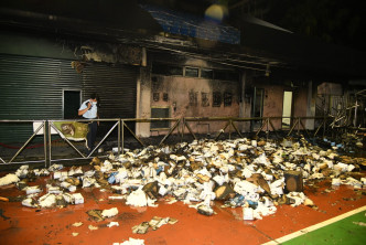 数个帐篷及一批医疗物资被烧毁。