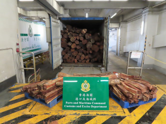 海關檢獲34噸懷疑受管制木材。政府新聞處