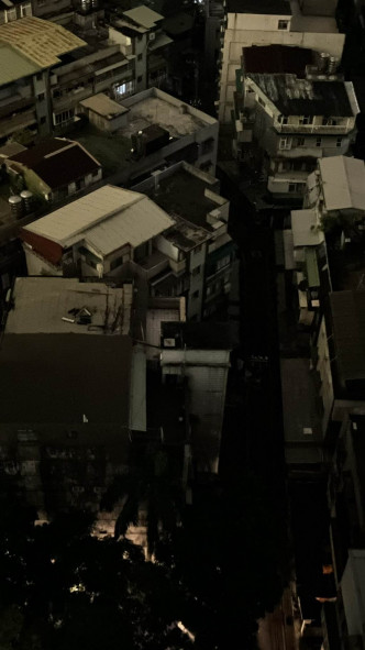 新北市新店区陷入一片漆黑。台湾记者爆料网图片