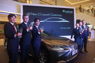 祝酒仪式过后，全新Lexus第五代LS正式登场。