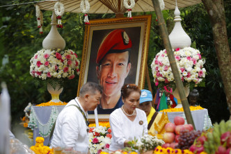 民眾悼念犧牲的沙瑪。AP圖片