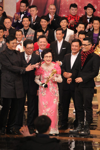 琴姐於《2011年萬千星輝頒獎典禮》獲得「萬千光輝演藝人大獎」。