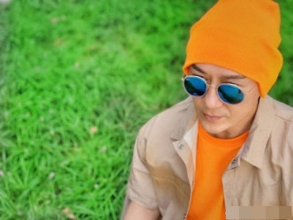 陳浩民橙帽造型。陳浩民微博