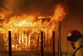 加州山火失控成當地第5大火災，白宮列「重大災難」。AP