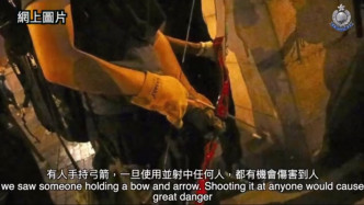 警方指示威者使用弓箭丫杈等武器。facebook圖片