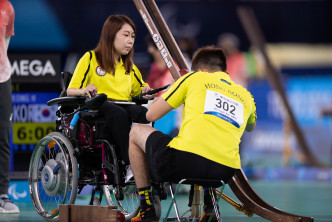 何宛淇(左)爆冷于BC3级个人赛小组赛出局。相片由香港残疾人奥委会暨伤残人士体育协会提供
