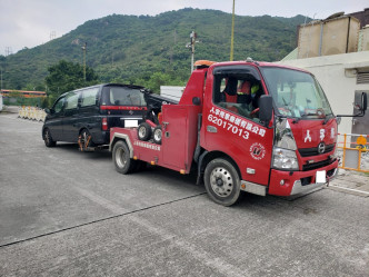 行動中拖走了兩輛車輛。圖：警方提供